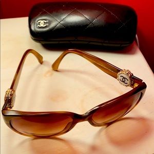 Chanel Sunglasses with Gold Pearl Chanel Lthr Case